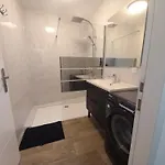 T3 Meuble 6 Couchages 아파트